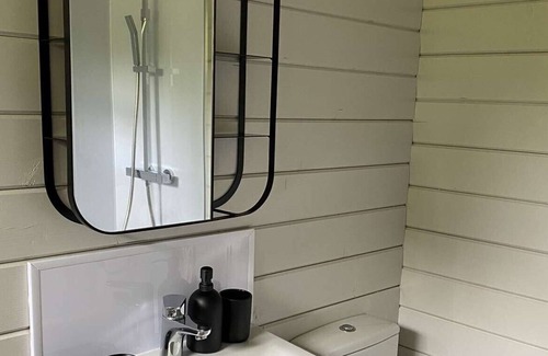 Ferndown Cabina | Beautiful new and modern cabin in a super location.