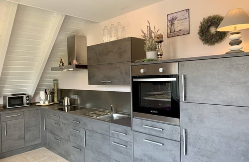 Lauenfoerde Apartamento | Hermoso y nuevo apartamento en Weserbergland, ubicación tranquila, WiFi para 2-6 personas