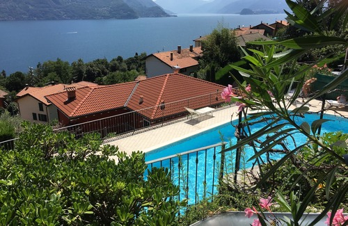 Santa Maria - Rezzonico Apartamento | Hermoso apartamento nuevo con piscina Impresionante vista panorámica al lago