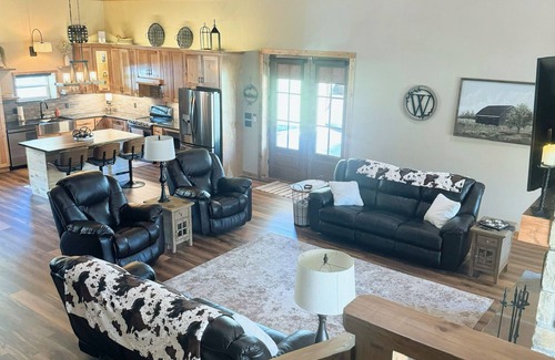 Mount Ida Casa | Beautiful new barndominium close to lake Ouachita, caddo river and camp ozark.