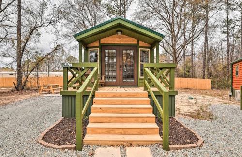 New Bern Apartamento | Beautiful New Bern Studio Cabin with Fire Pit!