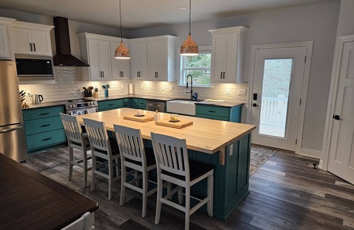 Pascagoula Casa | Beautiful, new-build coastal home 2 blocks from the waters edge!