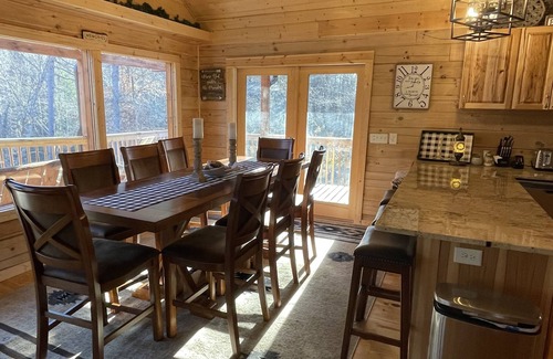 Lake Lure Cabina | Beautiful New Cabin on the Broad River, 3 miles from Lake Lure, NC