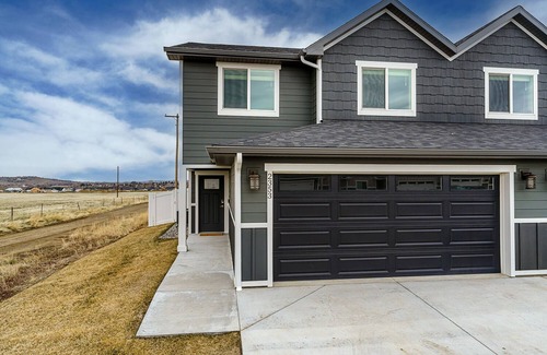 Billings Casa | Beautiful new construction 3-bedroom duplex townhome-