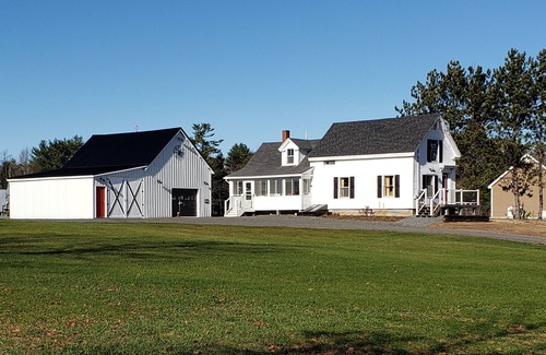 Bangor Otro | Beautiful New England Farmhouse