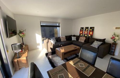 Safety Beach Casa | Beautiful New Holiday Place 5 Mins To Beach With Kitchen And Office Nook