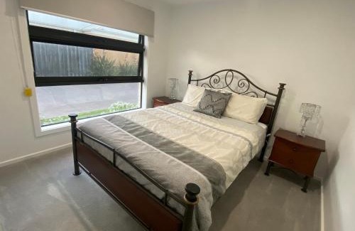 Safety Beach Casa | Beautiful New Holiday Place 5 Mins To Beach With Kitchen And Office Nook