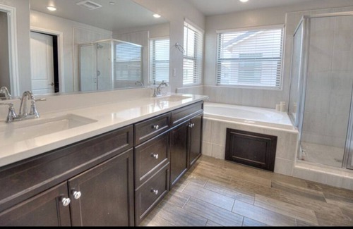 Raisin Casa | Beautiful new home in a safe quiet Neighborhood