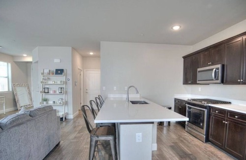Raisin Casa | Beautiful new home in a safe quiet Neighborhood