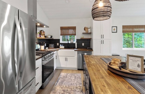 Elkhorn Casa | Beautiful new home in Elkhorn, at Lake Wandawega.