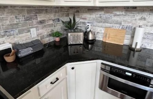 Union Casa | Beautiful, new home in seclulded area located overlooking a 2-acre pond.