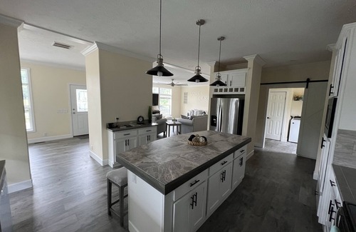 Byrdstown Casa | Beautiful New Home on a 3 Acre Lake view Lot, 1 Mile From Sunset Marina At DHL!