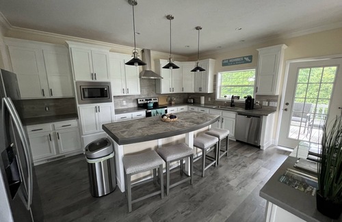 Byrdstown Casa | Beautiful New Home on a 3 Acre Lake view Lot, 1 Mile From Sunset Marina At DHL!