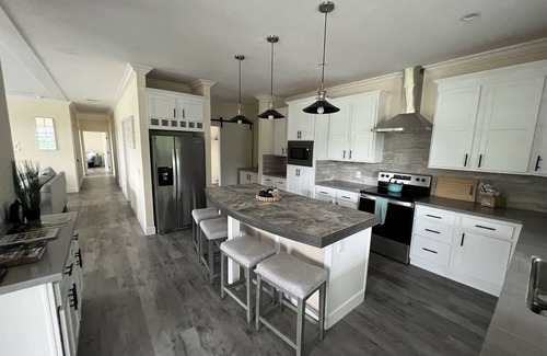 Byrdstown Casa | Beautiful New Home on a 3 Acre Lake view Lot, 1 Mile From Sunset Marina At DHL!