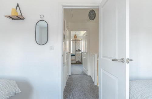 Derby Casa | Beautiful New House in Derby For up to 5 Guests, Suitable for Families Contractors NHS Staff etc