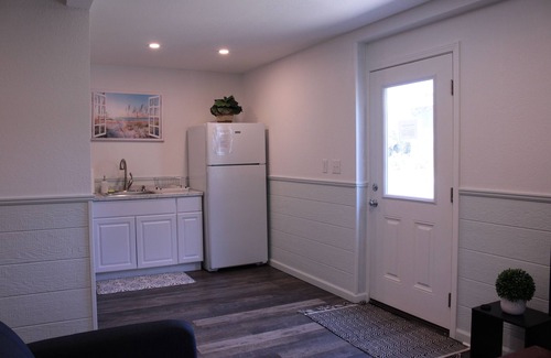 Palisade Acres Apartamento | Beautiful new property, great location.