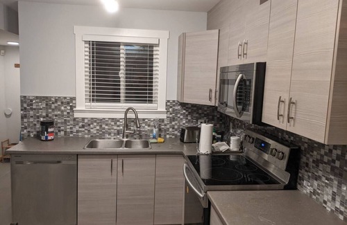 Port Coquitlam Casa | Beautiful New Renovated 1 Bedroom Suite w/laundry