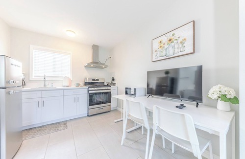 Mayflower Village Casa | Beautiful New Studio In Arcadia With Kitchen-C