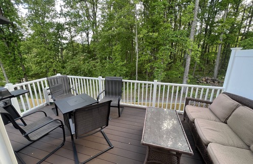 Charlottesville Casa | Beautiful New Townhome with Mountain Views. Close to downtown!