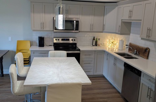 Fonthill Condominio | Beautiful new2 bedroom condo very spacious,15 min from Niagara falls