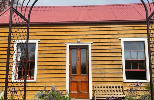 Dunedin Casa | Beautiful newly restored 1860s early settlers cottage