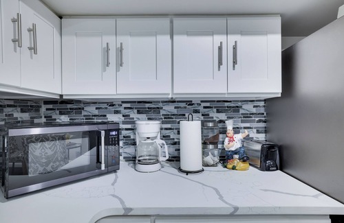 Weequahic Apartamento | BEAUTIFUL NEWLY BUILT FOUR BEDROOM BASEMENT APARTMENT