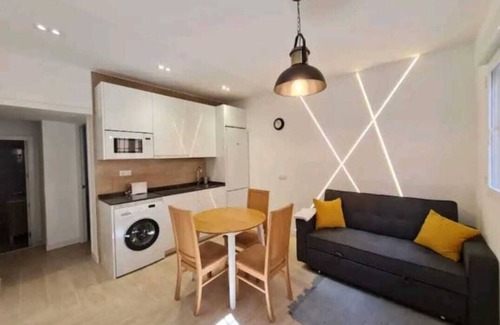 Vista Alegre Apartamento | Beautiful newly refurbished flat