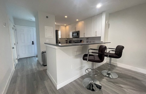 Central Beach Condominio | Beautiful newly renovated condo right on the ocean!