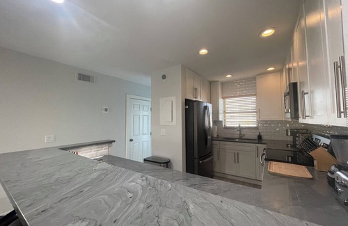 Central Beach Condominio | Beautiful newly renovated condo right on the ocean!