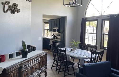 Alvadore Casa | Beautiful, newly-renovated three bedroom home!