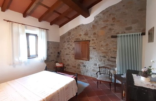 Camporgiano Otro | Hermoso granero de piedra recientemente restaurado con piscina privada, hermosas vistas y WIFI