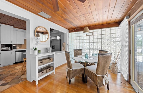 Laurel Casa | Beautiful Nokomis Beach Cottage. Walk to Beach w/Tranquil & Private Patio