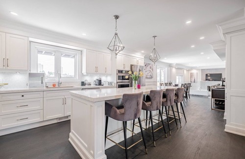 Kingsview Village Casa | Beautiful Oasis In the city with Heated Pool
