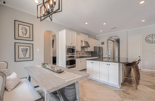 Katy Casa | Beautiful oasis in the heart of Katy! Sit poolside or enjoy lakefront access.