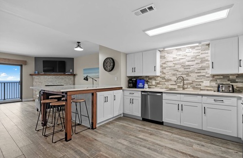 Cherry Grove Beach Condominio | BEAUTIFUL OCEANFRONT PENTHOUSE.