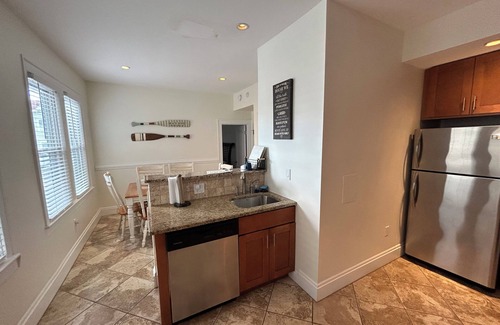 North End Condominio | Beautiful Ocean Ave condo, just a block from the beach and boardwalk!