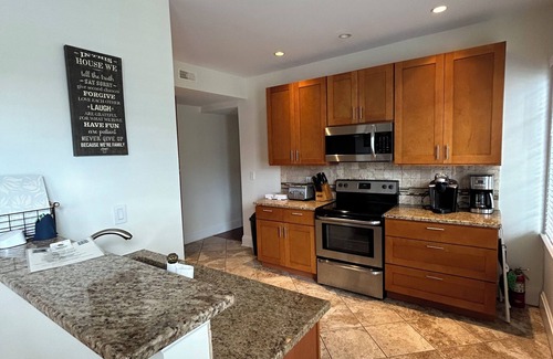 North End Condominio | Beautiful Ocean Ave condo, just a block from the beach and boardwalk!