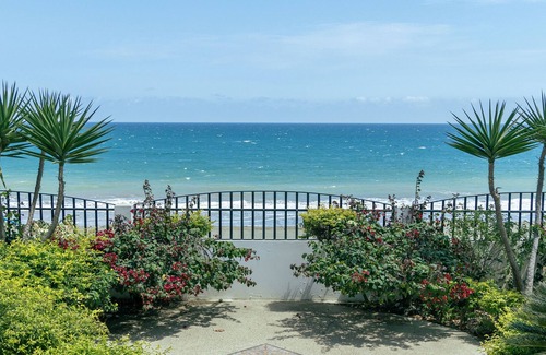 Manta Apartamento | Hermoso Departamento de 2 Dormitorios con Vista al Mar y Piscina