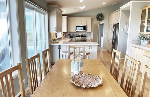 Waldport Casa | Beautiful Ocean Front Home! Sweeping Ocean Views!
