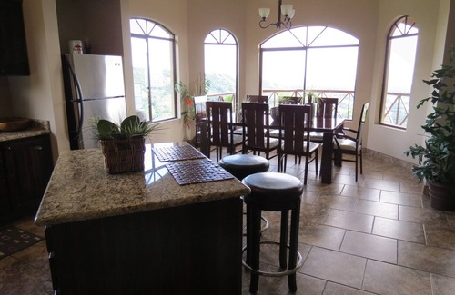 Jacó Casa | Hermosa vista al mar Propiedad. Secure Ubicación privada.