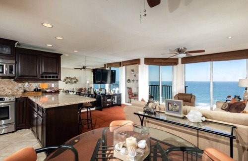 Solana Beach Condominio | BEAUTIFUL OCEAN VIEW--STEPS TO THE BEACH
