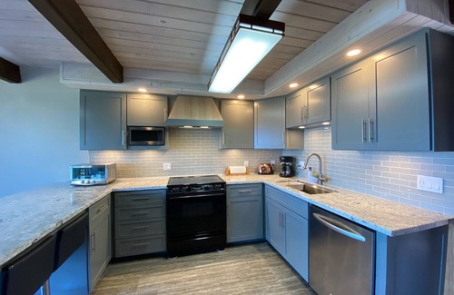 South Beach Casa | Beautiful Ocean View & path to the beach