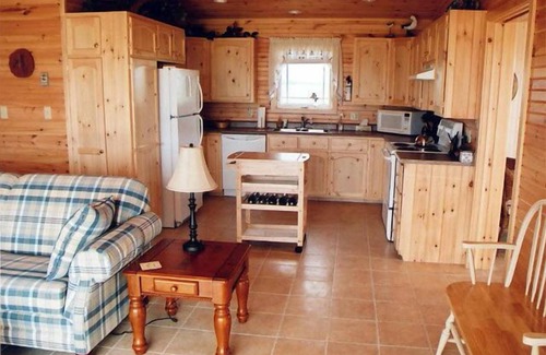 Borden-Carleton Cabaña | Hermosa casa de playa frente al mar, ideal para familias, WiFi, cubierta lg, barbacoa