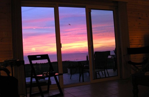 Borden-Carleton Cabaña | Hermosa casa de playa frente al mar, ideal para familias, WiFi, cubierta lg, barbacoa