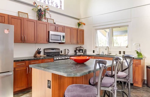 Pepeekeo Casa | Beautiful Oceanfront Estate with heated saltwater pool, Hamakua Coast Acreage.