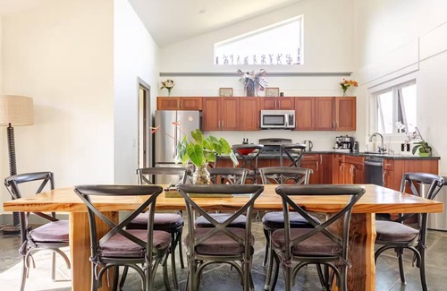 Pepeekeo Casa | Beautiful Oceanfront Estate with heated saltwater pool, Hamakua Coast Acreage.