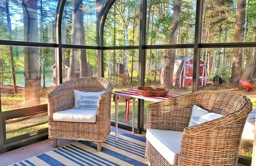 Freeport Casa | Beautiful oceanfront three-bedroom home overlooking Wolfe's Neck State Park.