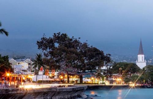Kailua-Kona Casa | Beautiful Oceanfront Welcomes you at Hale Kona Kai 203 by Casago Kona