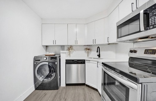 La Gorce Apartamento | Beautiful Oceanside Retreat / Beach Service / 1606