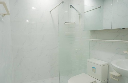 San Roque Apartamento | Beautiful One- Bedroom Unit across PauPau Beach